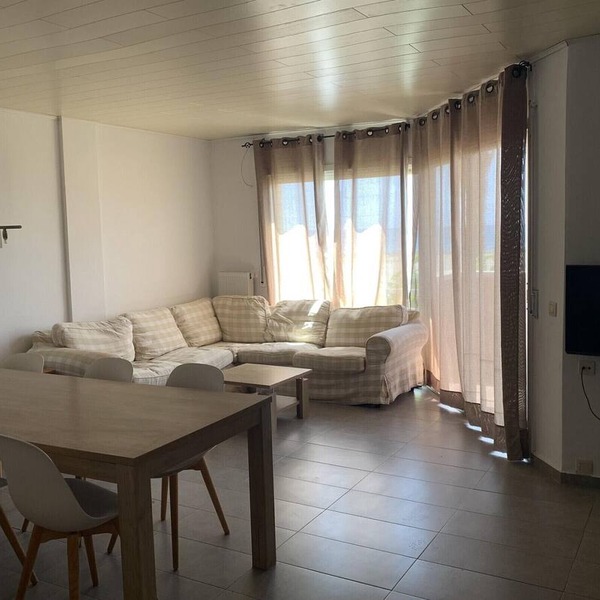 Beachfront Apartment with Sea View, 3 BR, A/C, Pool & Parking - Torredembarra