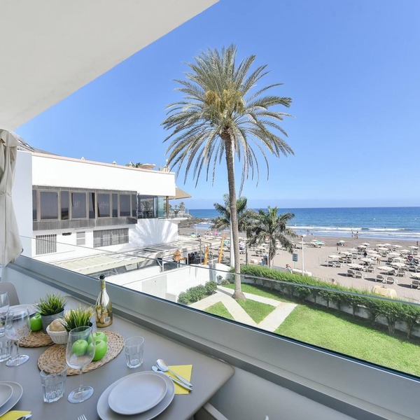 Beachfront Apartment Nasas 12 by VillaGranCanaria