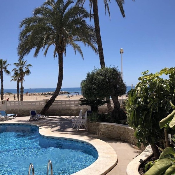Beachfront Apartment with Sea Views, Pool, Garden & Wi-Fi