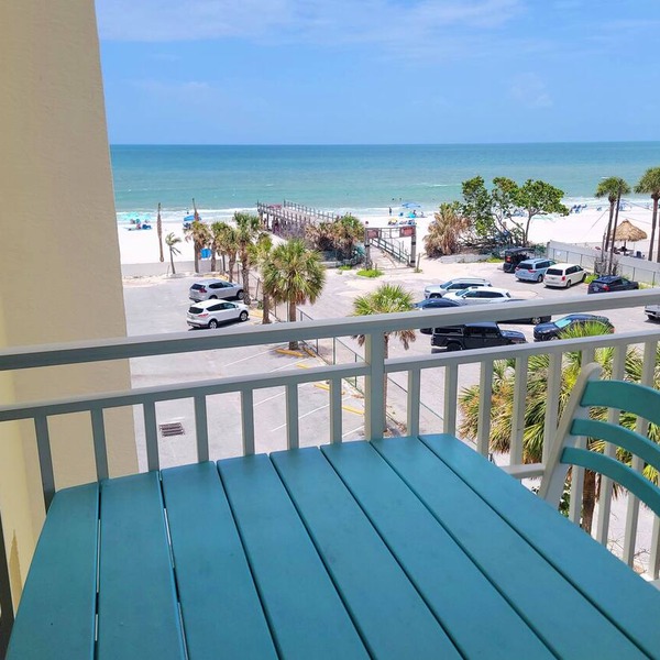 Beachfront! Balcony, Sleeps 10 & King Bed, Heated Pool -308