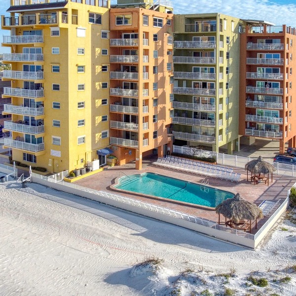 BEACHFRONT BEAUTY! Beach chairs & sun umbrella provided.