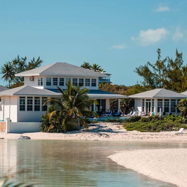 BEACHFRONT! Best Location on Private Lazy River Sand Bar. Always Calm Water!