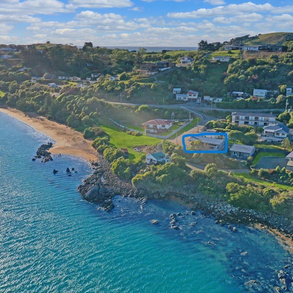 “Beachfront Bliss with Stunning Sea Views – Perfect for Families & Friends”