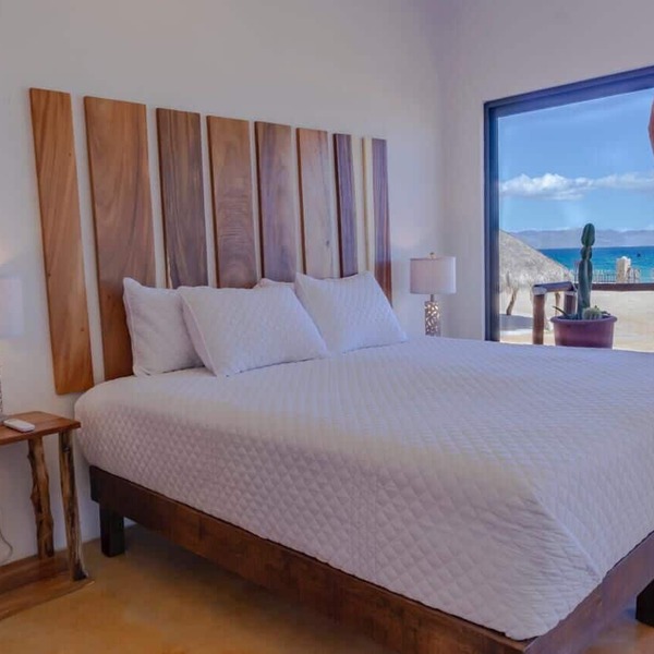 Beachfront Cabin at Rasta Beach, just steps from the water, with stunning ocean views
