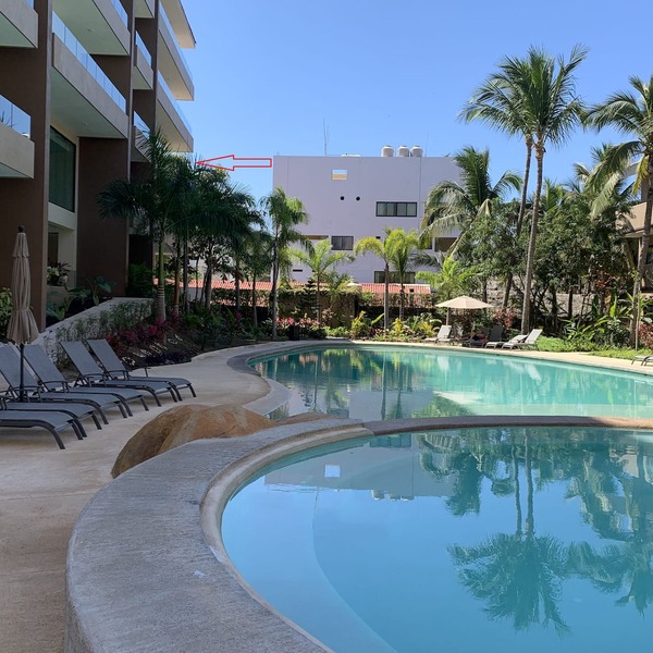 Beachfront Condo 3 Bedrooms 3 Bathrooms with Heated Pool and steps to Town