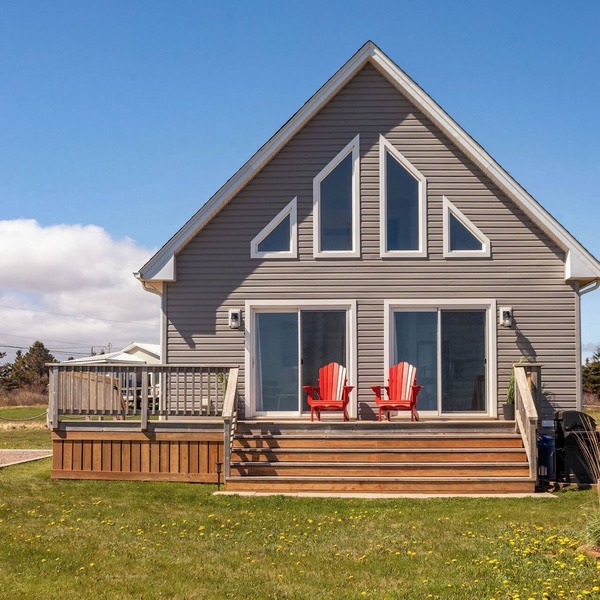 Beachfront cottage in beautiful Savage Harbour.