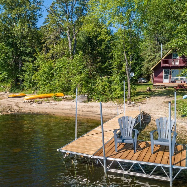 Beachfront cottage on the Ottawa River