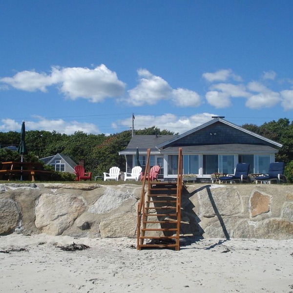 Beachfront cottage on Fortunes Rocks Beach