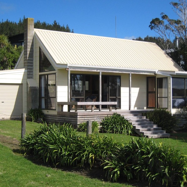 Beachfront Cottage - Opito Bay Holiday Cottage