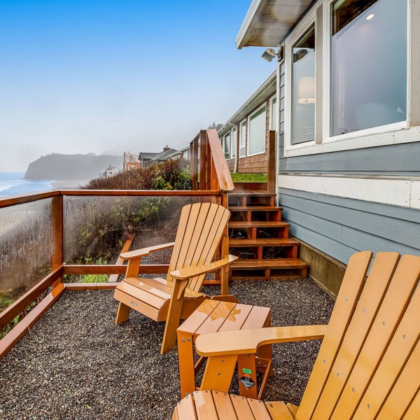 Beachfront Dog-Friendly Cottage with Private Hot Tub, Fireplace & Ocean Views