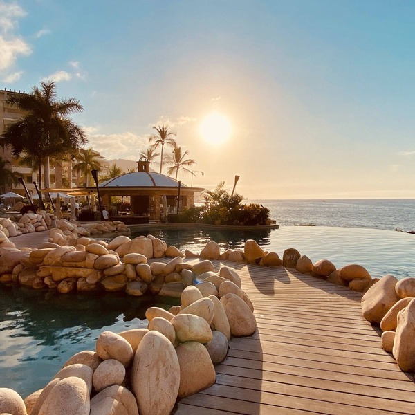 Beachfront Dream Retreat With Pool, Tennis & gym Access - Washer/dryer, AC