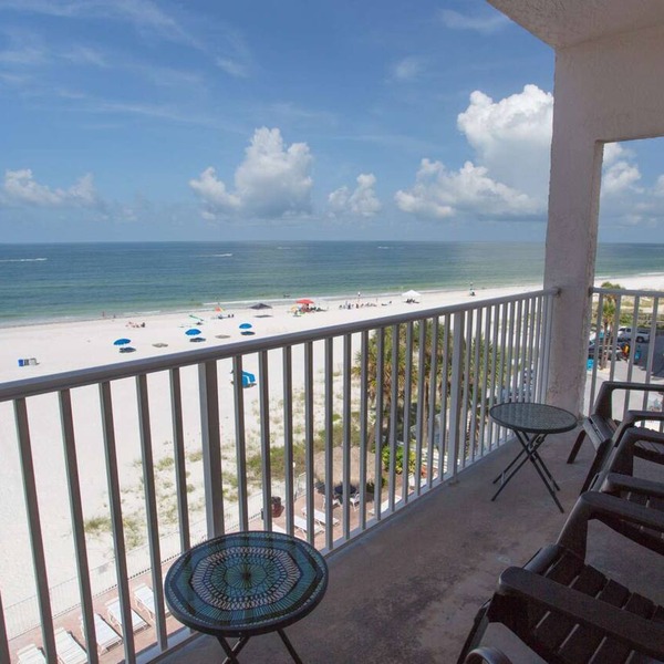 Beachfront Escape with Beach, Pool, Hot Tub & Corner Unit. Tickets Included to Top Attractions Daily