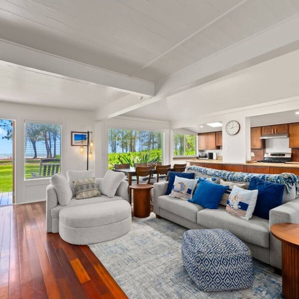 Beachfront Executive Retreat - The Waimanalo Villa