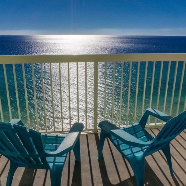 BEACHFRONT! FREE BEACH CHAIRS! LOW 9TH FLOOR! Over 146 Five Star Reviews!