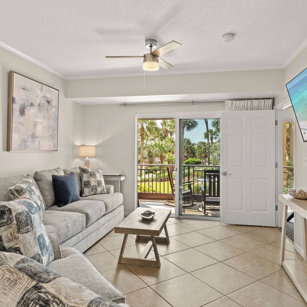 BEACHFRONT! Fully Stocked. FLYING? . KIDS? No Problem - No Stress.