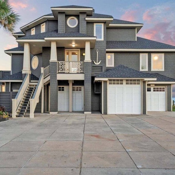 Beachfront + Heated Pool | 8 Bedrooms | Pets