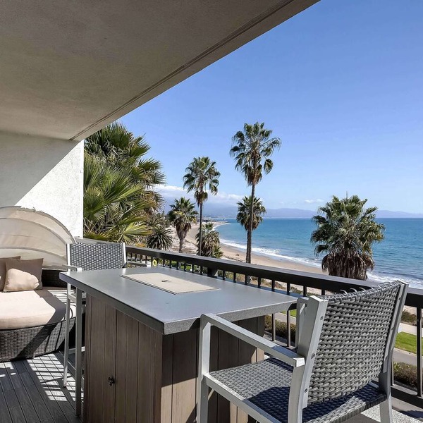 Beachfront Hideaway in Santa Barbara - 2 bedrooms, pool, spa, across from beach, gorgeous!