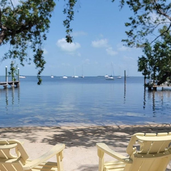 Beachfront Hideaway in the heart of Key Largo! Your own private beach!