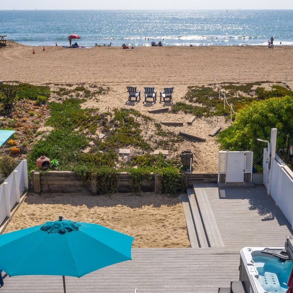 Beachfront House - New Remodel - Views, Spa + Deck