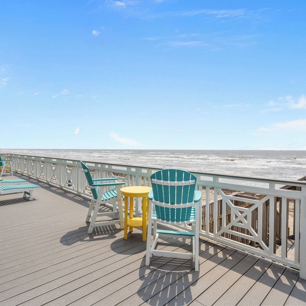 Beachfront House with Private Beach Access, Fenced Deck, 5BR, Sleeps 10