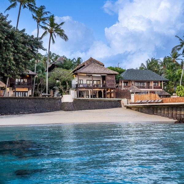 Beachfront Group Property – 9 Separate Rooms, 3 Levels | The Village of Angels
