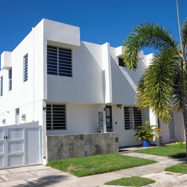 Beachfront in gated community with patio, balcony, pool, close to all in Rincón