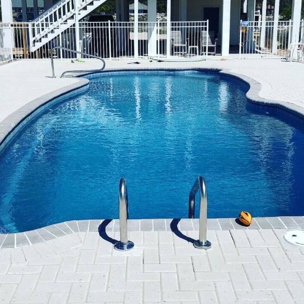 BEACHFRONT & LARGE POOL THAT CAN BE HEATED