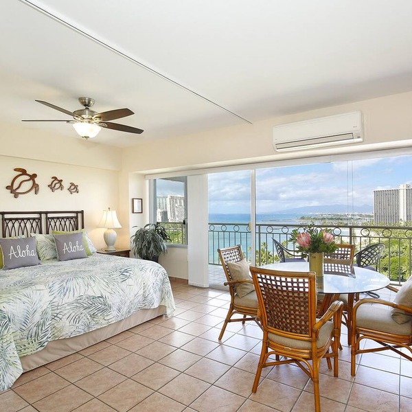 Beachfront Location with GREAT View! Washer/Dryer, Washlet, A/C, Wi-Fi!