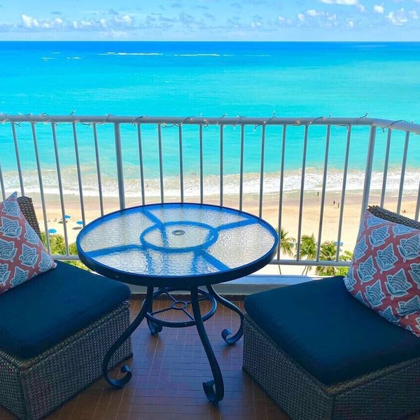 Beachfront Lux Gem in of Isla Verde Walk 2 Eat