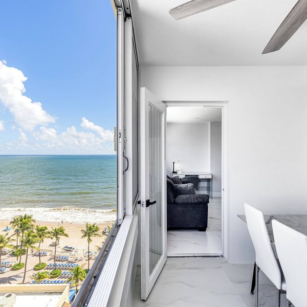 Beachfront Luxe Resort Condo Ocean Views On the Beach-Heated Pool-Indoor balcony