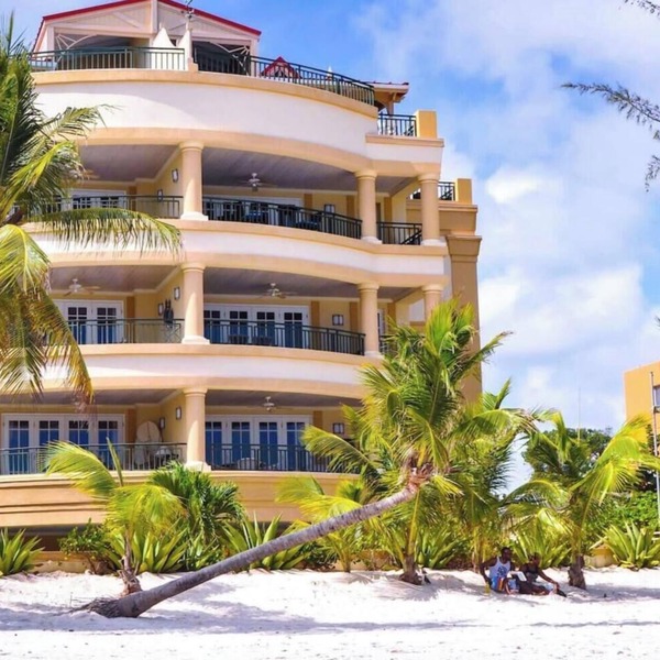 Beachfront Luxury Apartment on Secluded Dover Beach