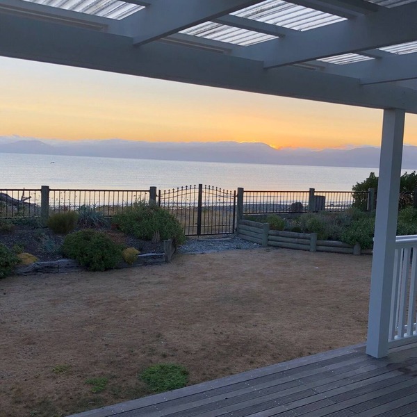 Beachfront luxury in Ruby Bay - 30 mins to Nelson
