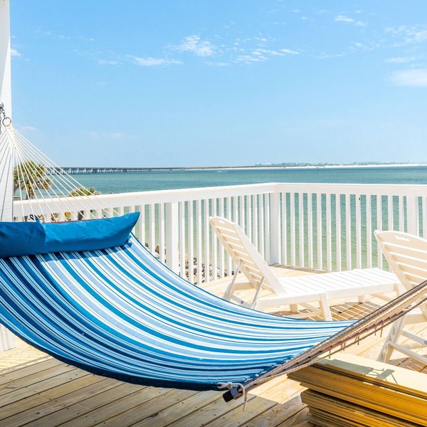 Beachfront Luxury Retreat – Oceanfront, Family & Pet-Friendly Paradise