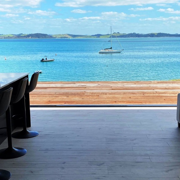 Beachfront Luxury Villa - Infinity Sea Views, Spa Pool, Kayaks near Russell