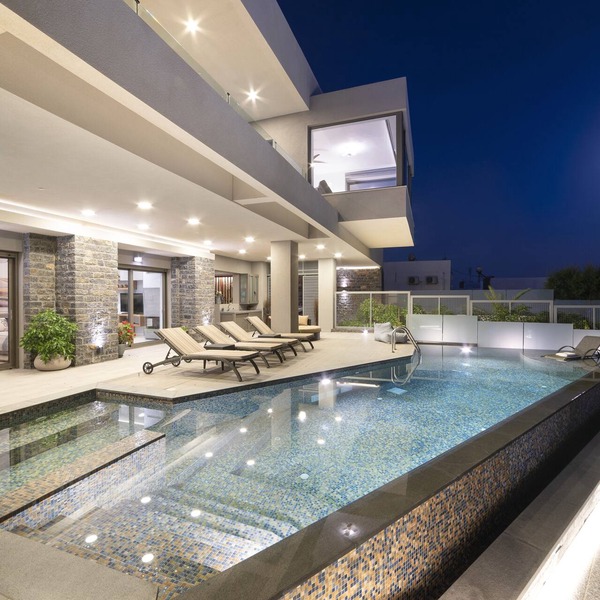 Beachfront Moonlight villa for large groups