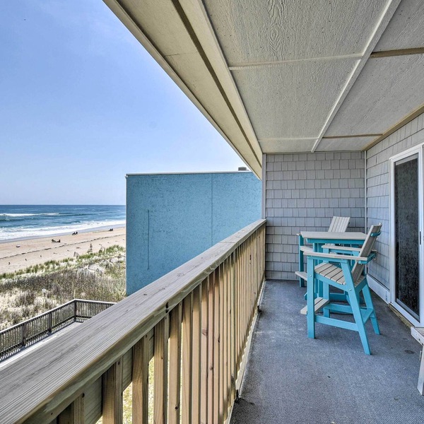Beachfront Nags Head Condo w/Private Balcony!