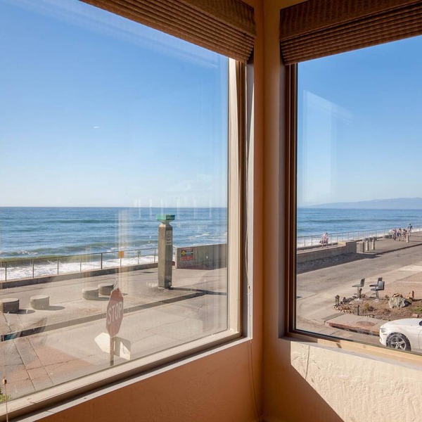 Beachfront Ocean Views 20 mins to San Francisco! (Neptune 3)