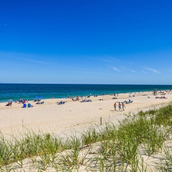 Beachfront on Skaket Beach!