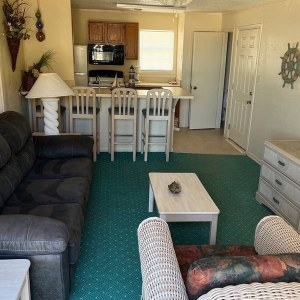 Beachfront One Bedroom Condo with a Pool/2 nights or 7 nights. Pet friendly!