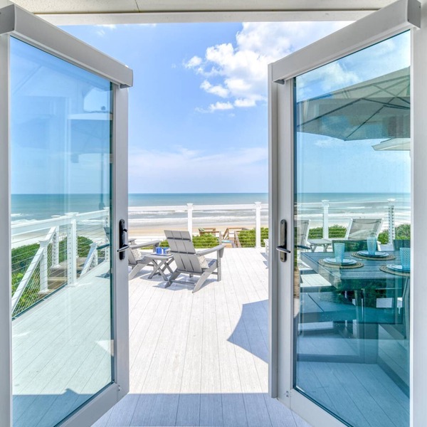 Beachfront Paradise, New Pool and Hot Tub, Private Boardwalk, Six King Suites, $300 in Free Tickets!