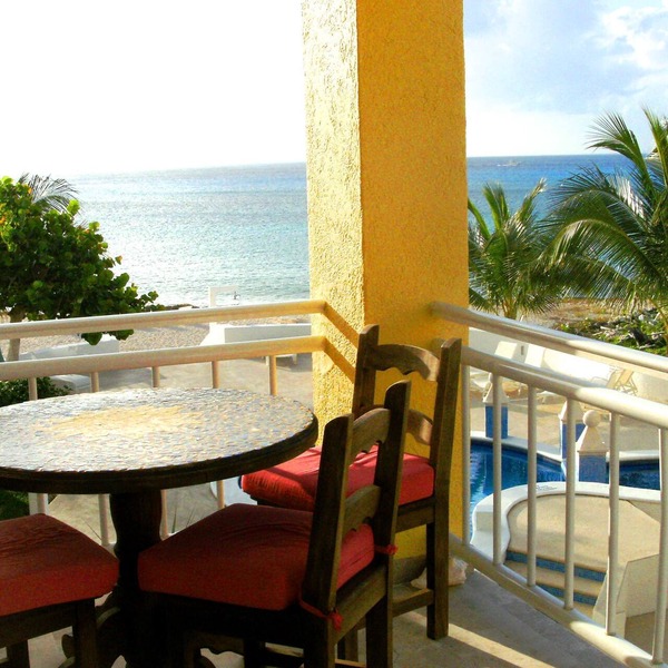 Beachfront Paradise Condo - Great Snorkeling from the Beach!
