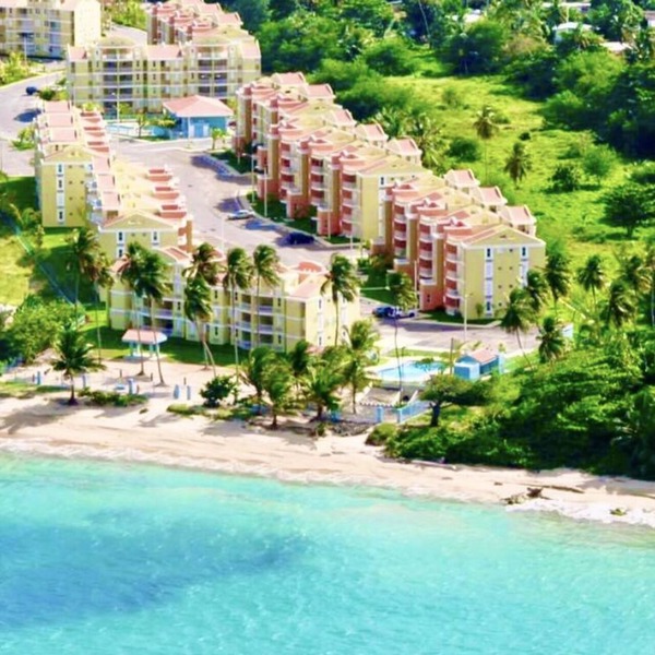 Beachfront Paradise Resort Villa near San Juan