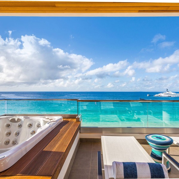 BEACHFRONT PENTHOUSE VILLA AT AWARD-WINNING BOUTIQUE RESORT ON MEADS BAY BEACH