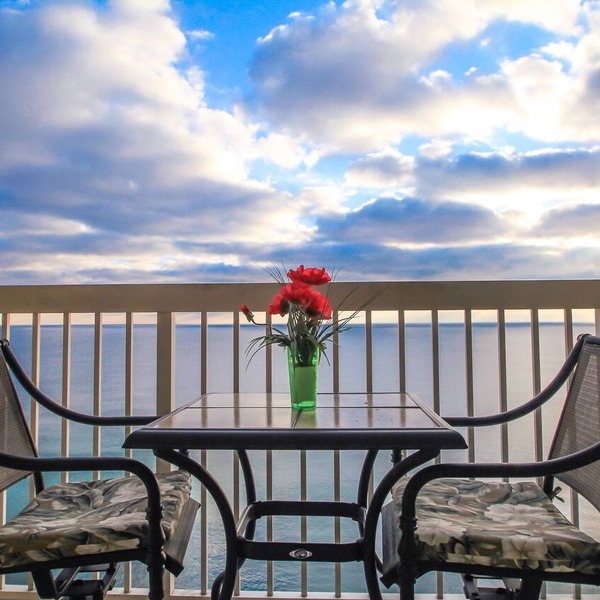 Beachfront - Private Parking - Free beach chair service - Pickleball Courts
