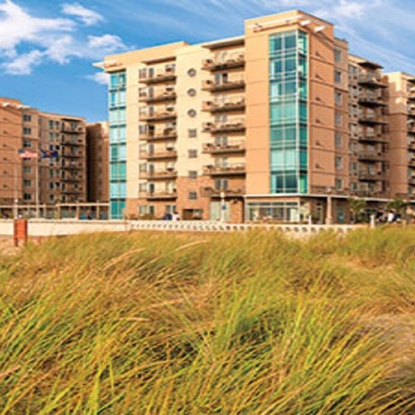 Beachfront Resort on the Promenade w/Ocean Views!
