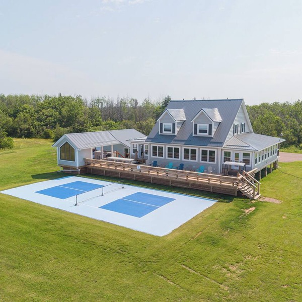 Beachfront, sandbar, 8p sauna, pickleball court, 6BR, outdoor kitchen and more