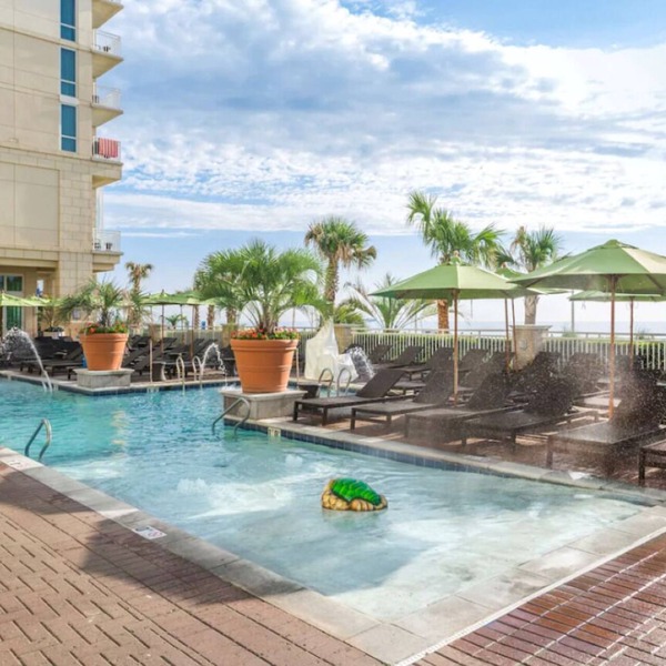 Beachfront Stay with Full Amenities for Family Fun l 3 Spacious Suites