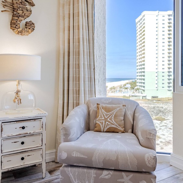 Beachfront Studio, Free Beach Service included with stay