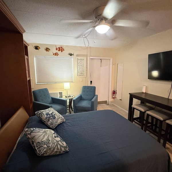 Beachfront Studio Apartment with beach access and Olympic pool
