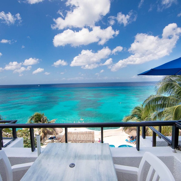 Beachfront Studio for Two-All Amenities half the price NrTown Snorkeling thebest